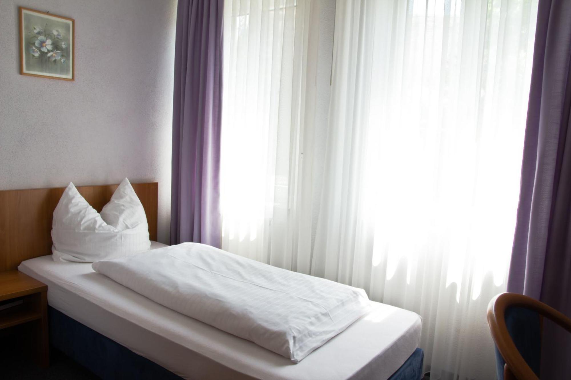 זירנדורף Gaestehaus Zur Kurve חדר תמונה