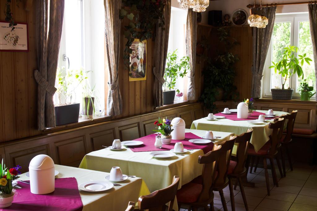 זירנדורף Gaestehaus Zur Kurve מראה חיצוני תמונה