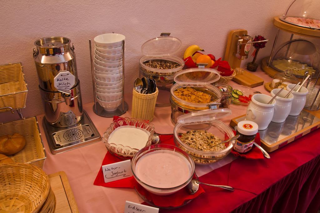 זירנדורף Gaestehaus Zur Kurve מראה חיצוני תמונה