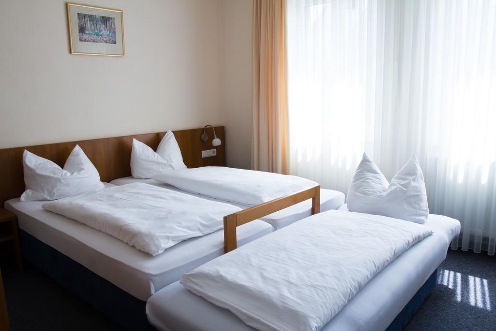 זירנדורף Gaestehaus Zur Kurve חדר תמונה