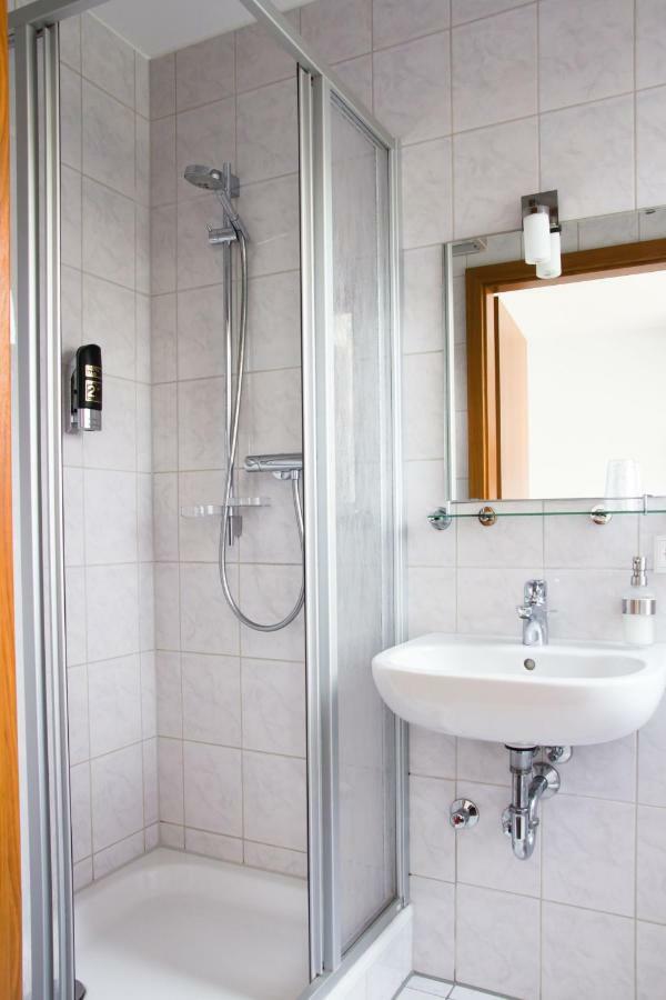 זירנדורף Gaestehaus Zur Kurve מראה חיצוני תמונה